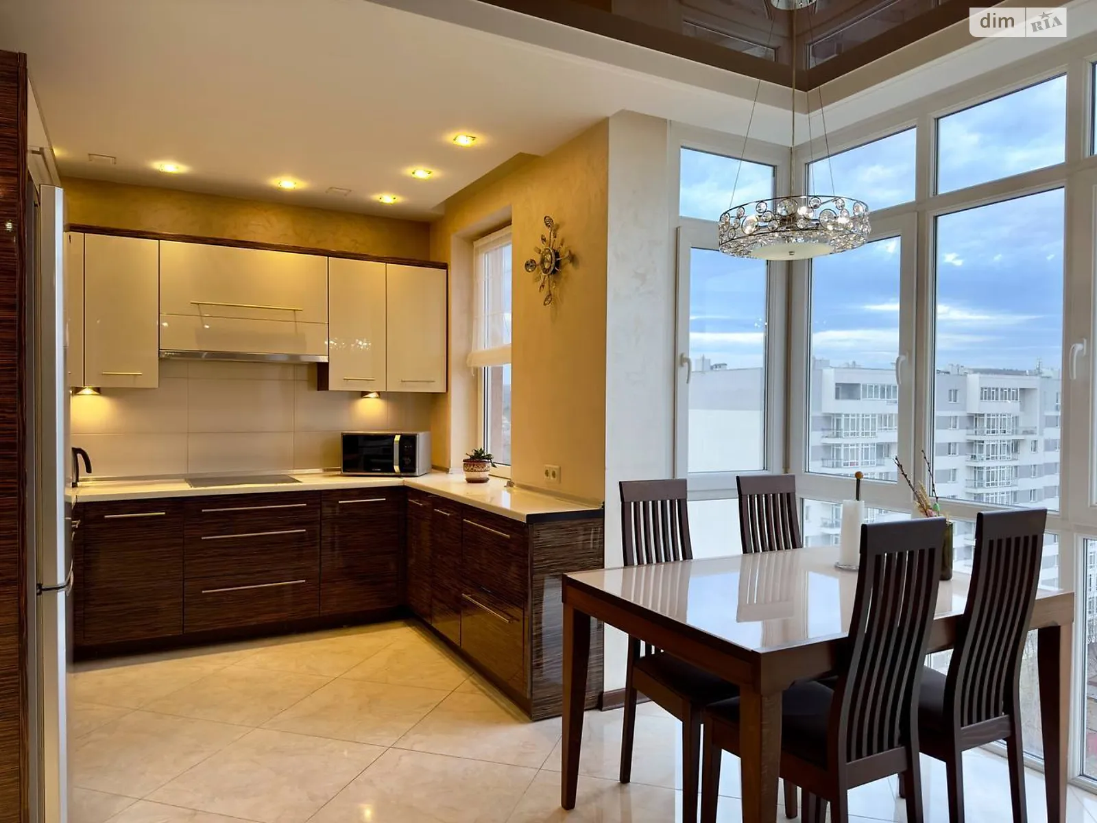 Сдается в аренду 3-комнатная квартира 100 кв. м в Львове, ул. Панча Петра, 18В - фото 1