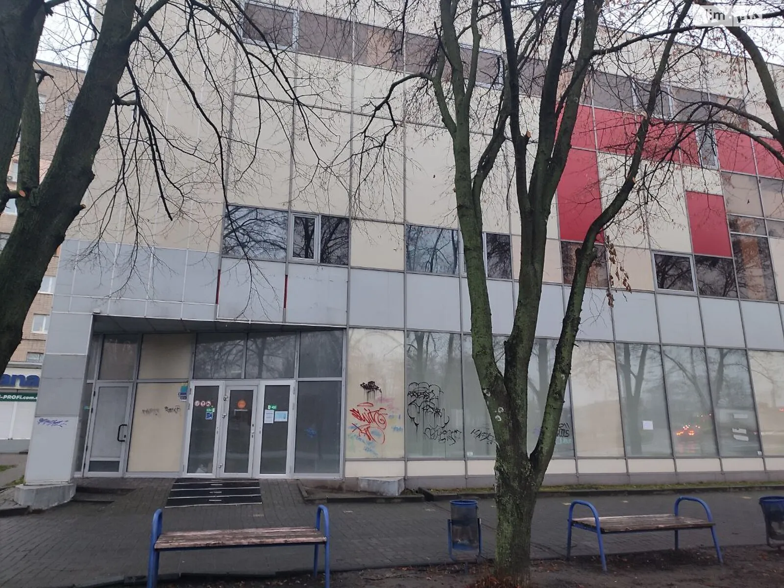 Сдается в аренду объект сферы услуг 1528.4 кв. м в 3-этажном здании, цена: 275112 грн - фото 1