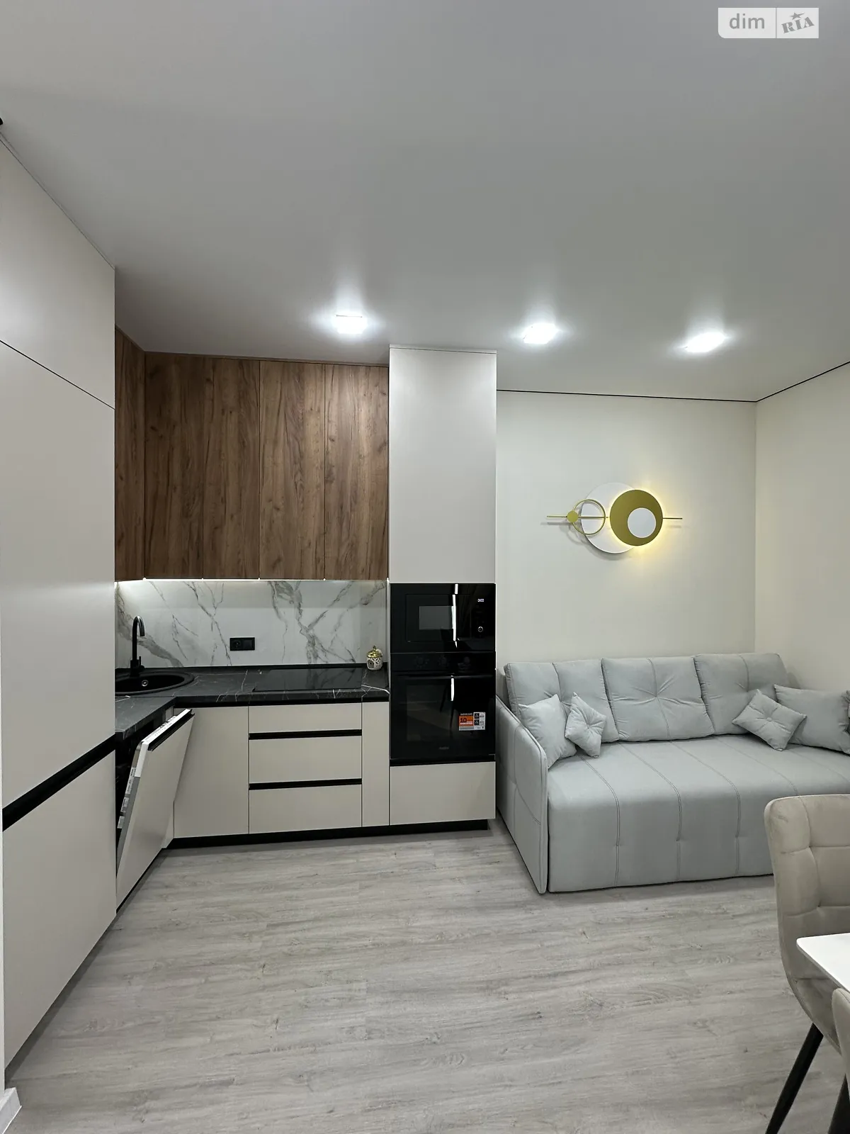 Продается 1-комнатная квартира 41 кв. м в Одессе, ул. Краснова, 3 корпус 67 - фото 1