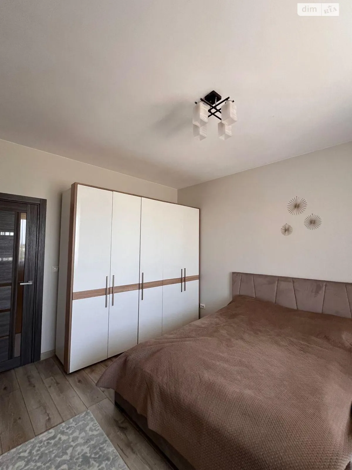 Продается 2-комнатная квартира 73 кв. м в Ужгороде, ул. Тлехаса - фото 1