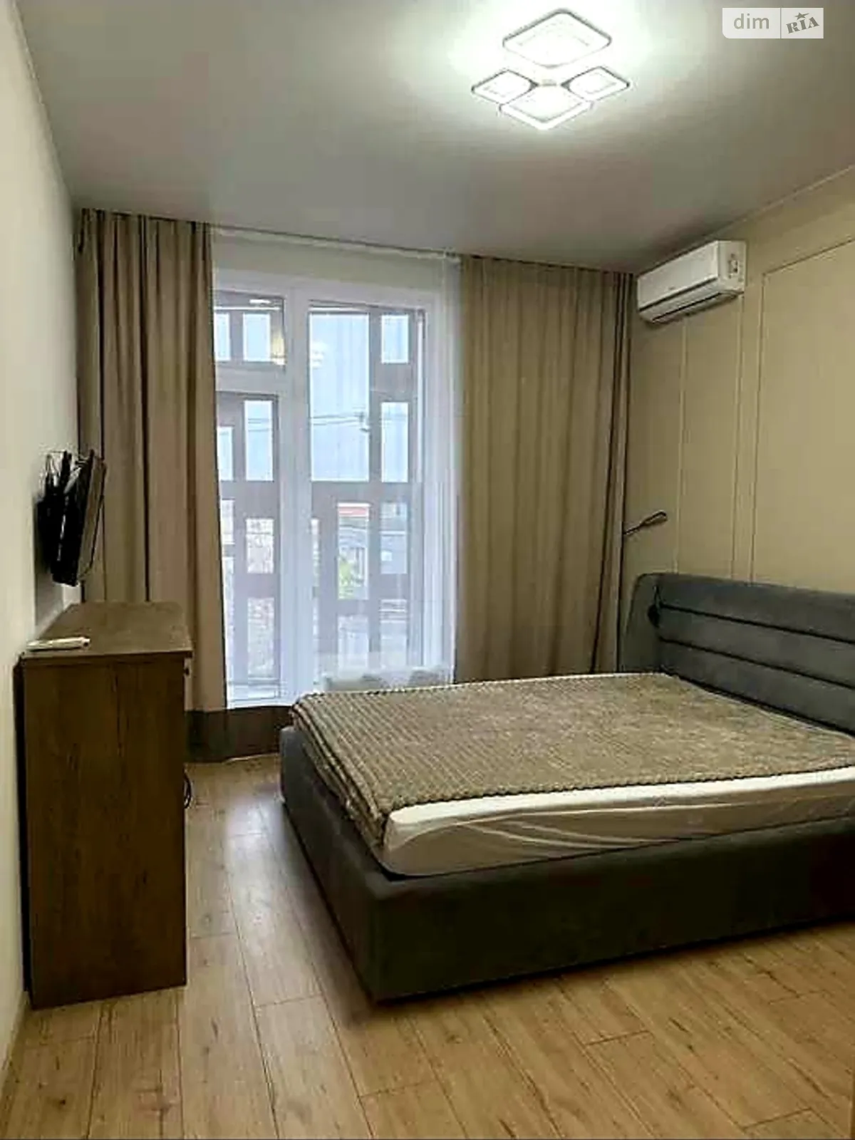 Сдается в аренду 1-комнатная квартира 42 кв. м в Одессе, Фонтанская дор. - фото 1