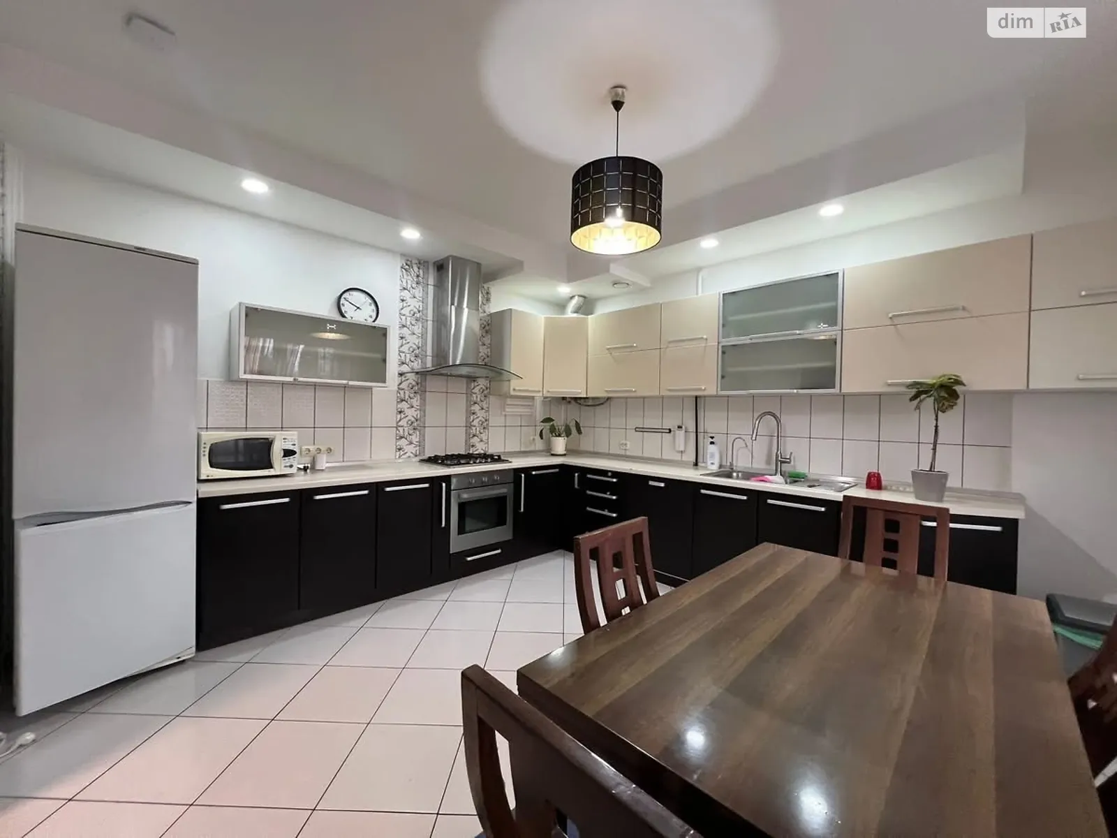 Продается дом на 2 этажа 124.8 кв. м с садом, цена: 180000 $ - фото 1