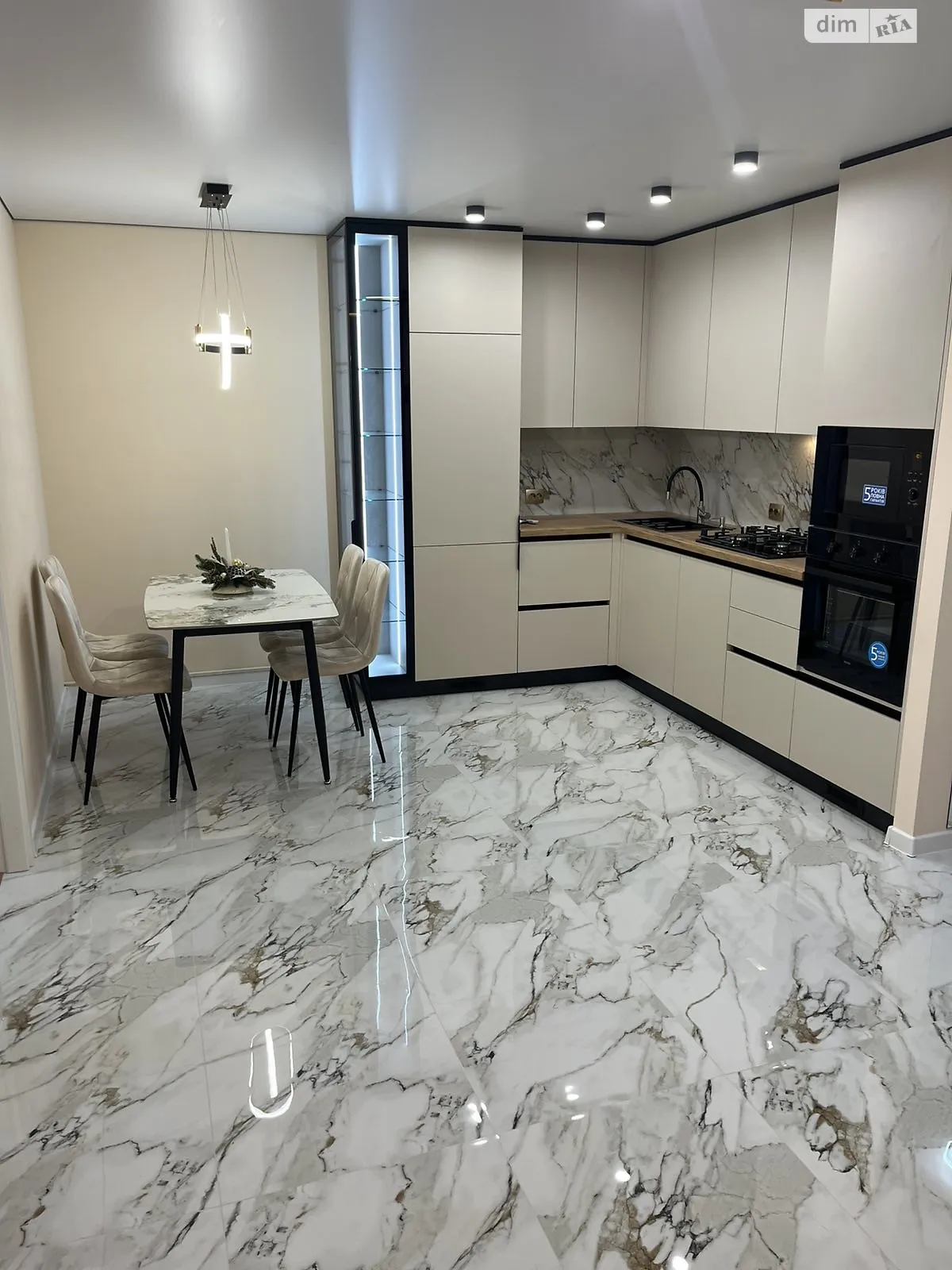 2-кімнатна квартира 67 кв. м у Тернополі, вул. Київська, 9Д - фото 1