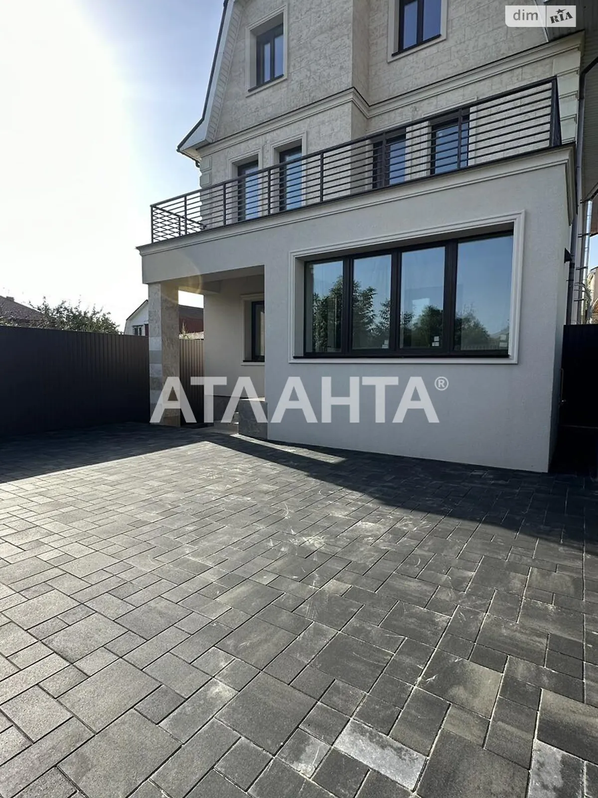 Продається будинок 3 поверховий 290 кв. м з гаражем, цена: 345000 $ - фото 1