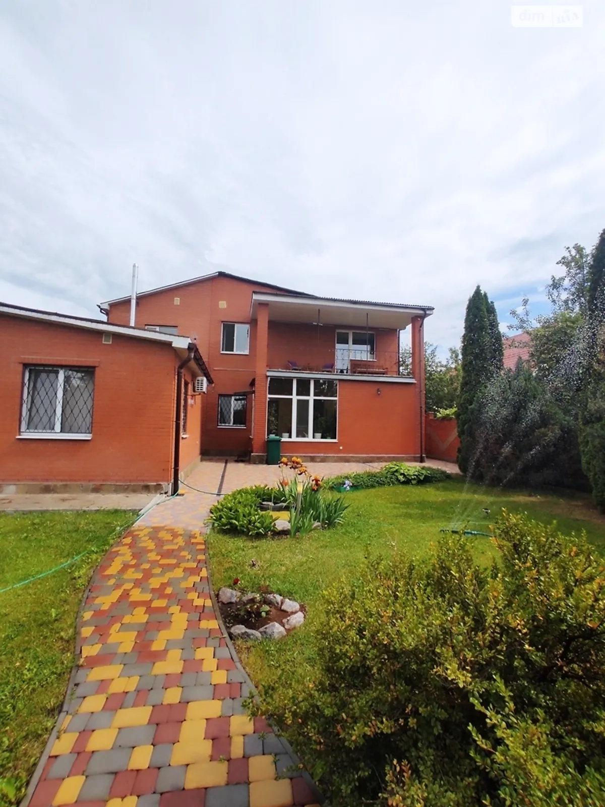 Продается дом на 2 этажа 279.3 кв. м с гаражом, цена: 300000 $ - фото 1