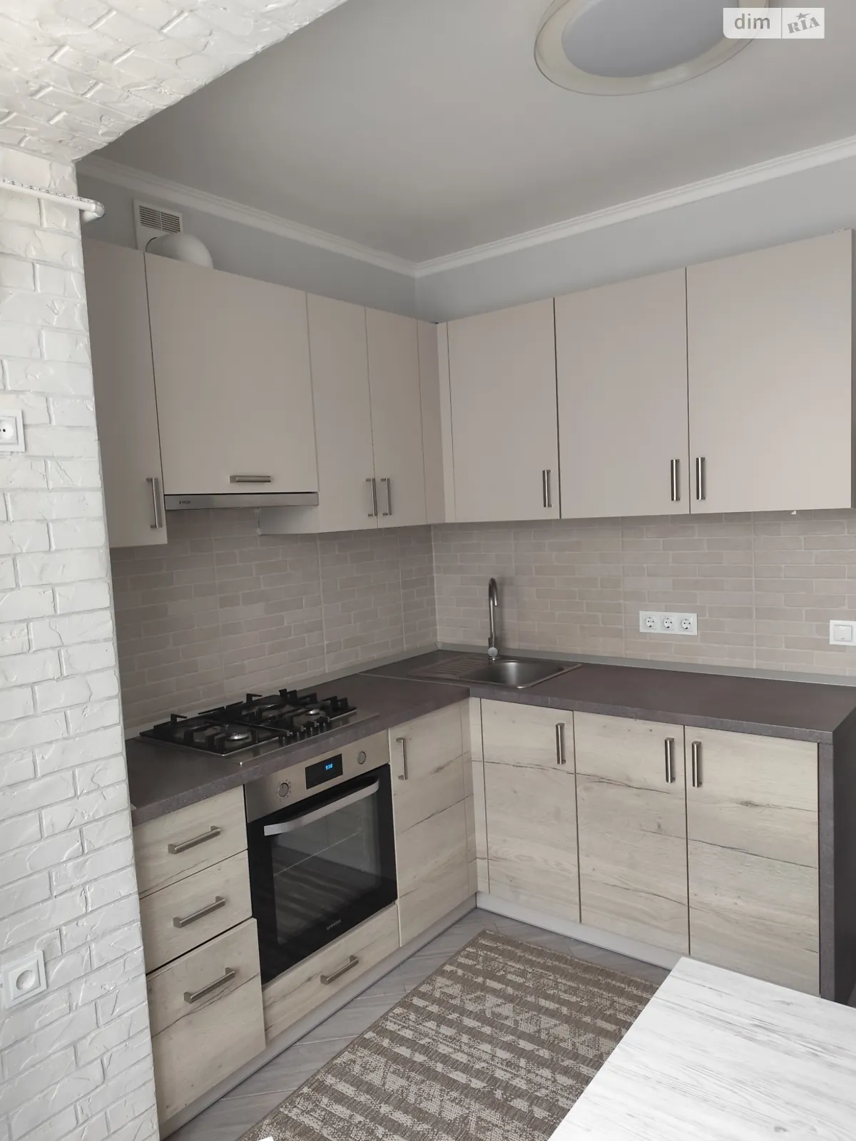 1-комнатная квартира 40 кв. м в Луцке, ул. Орлика Пилипа - фото 1