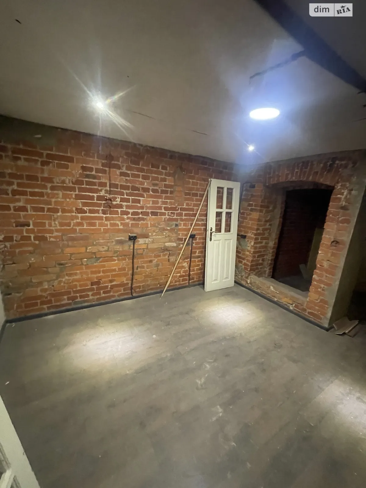 Продается помещения свободного назначения 90.9 кв. м в 5-этажном здании, цена: 90000 $ - фото 1