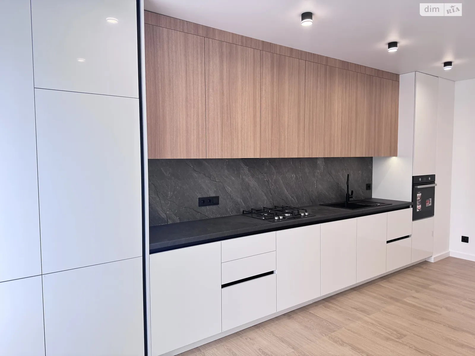 Продается 1-комнатная квартира 58.6 кв. м в Ровно, ул. Николая Боголюбова, 1 - фото 1