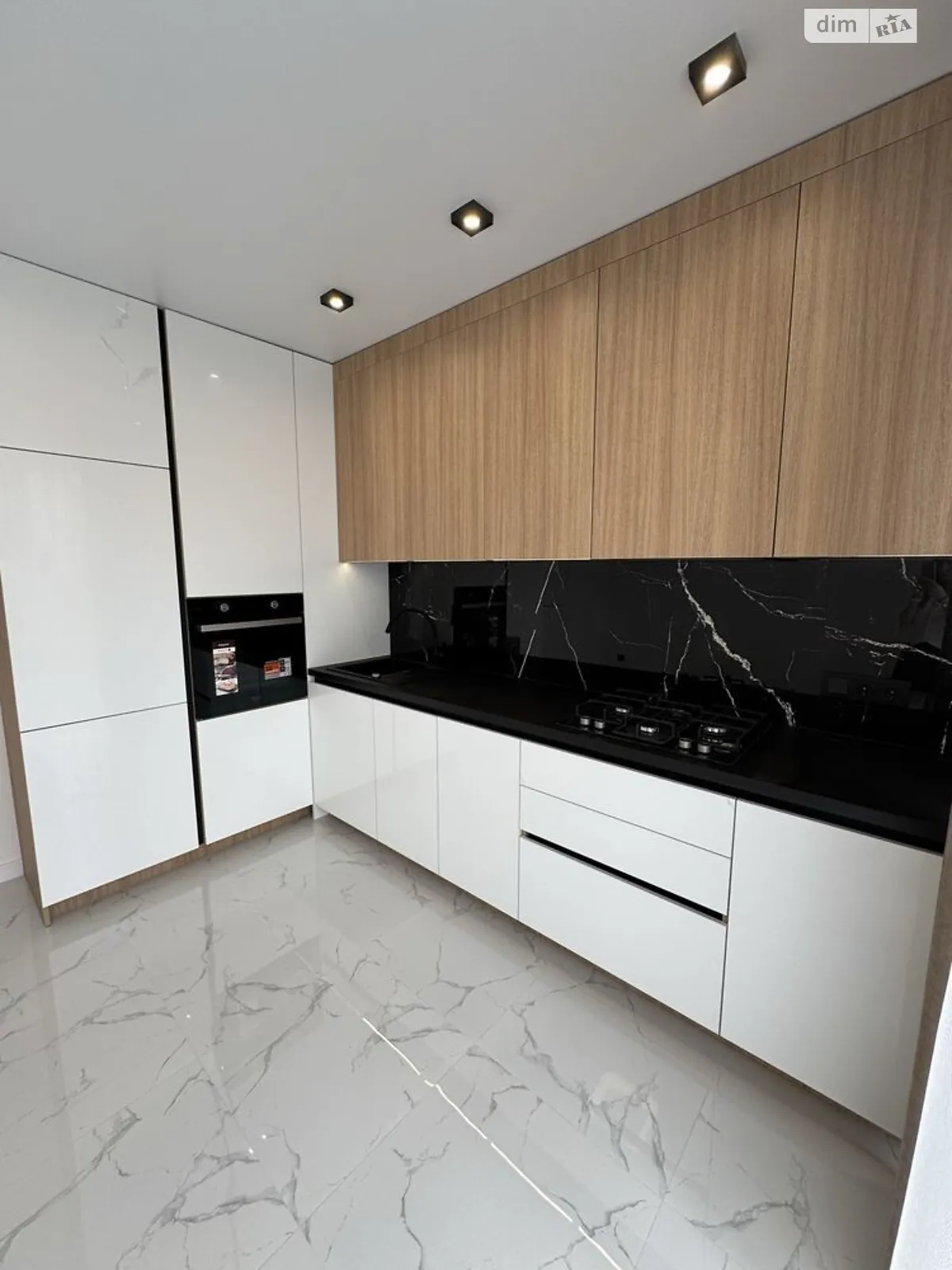 Продается 2-комнатная квартира 53 кв. м в Ровно, ул. Николая Боголюбова, 1 - фото 1