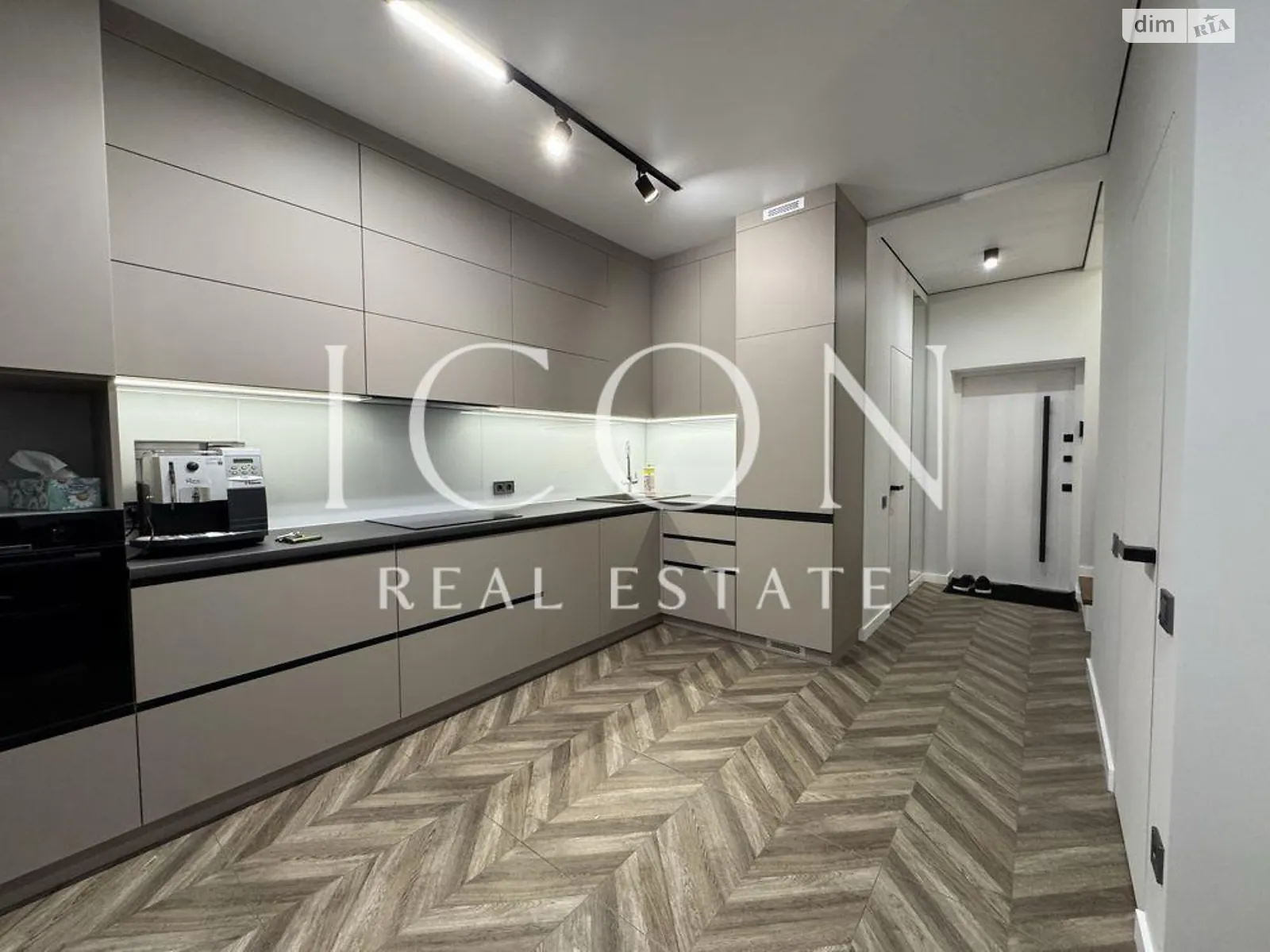 Сдается в аренду дом на 3 этажа 90 кв. м с бассейном, цена: 1200 $ - фото 1