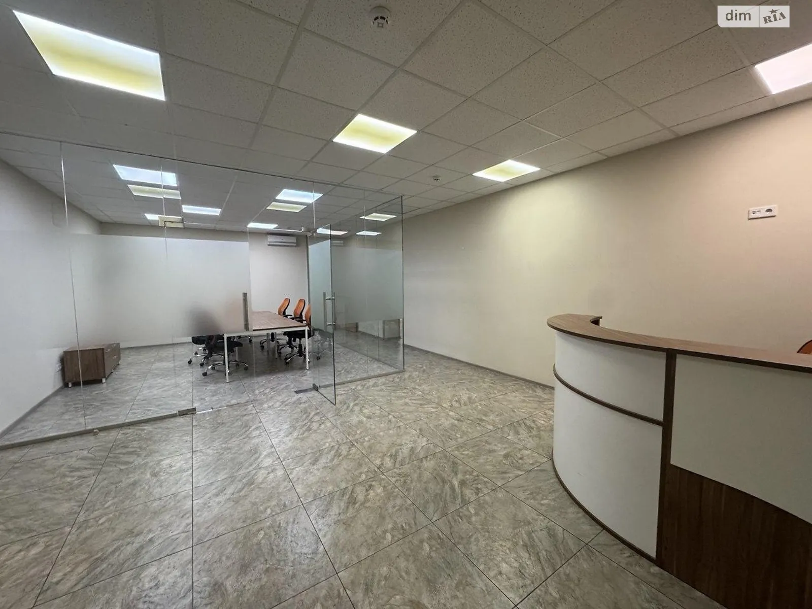 Сдается в аренду офис 235 кв. м в бизнес-центре, цена: 4900 $ - фото 1