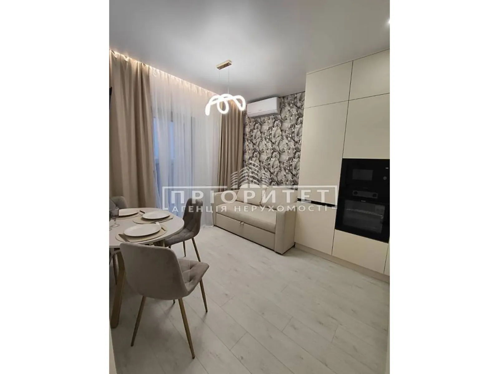 Продается 1-комнатная квартира 42 кв. м в Одессе, ул. Краснова - фото 1