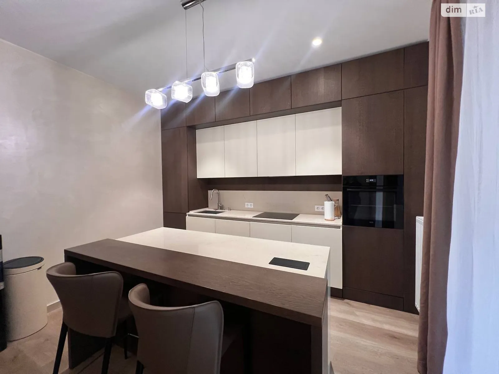 Продается дом на 2 этажа 283 кв. м с балконом, цена: 675000 $ - фото 1