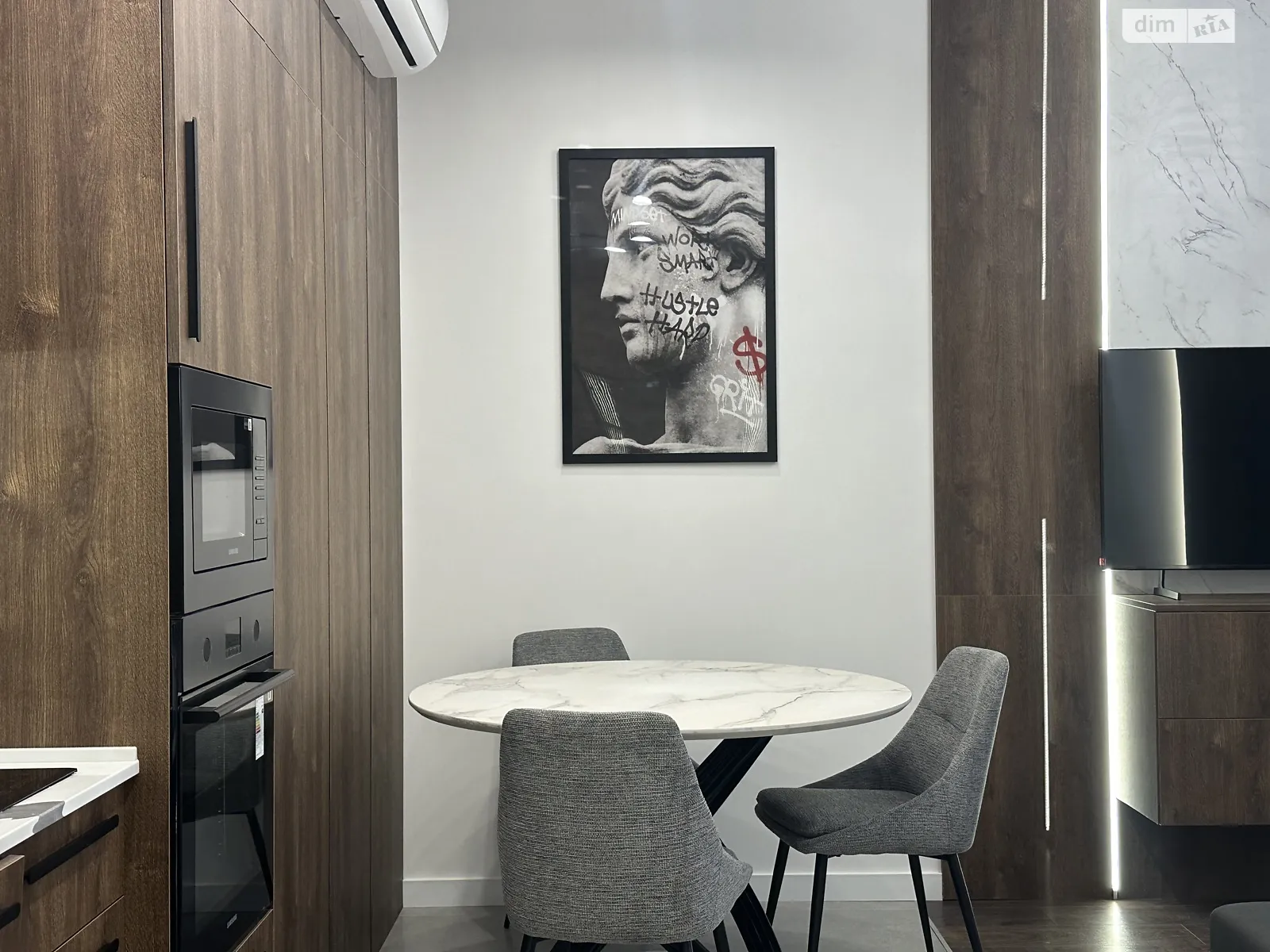 Продается 1-комнатная квартира 43 кв. м в Одессе, ул. Краснова - фото 1