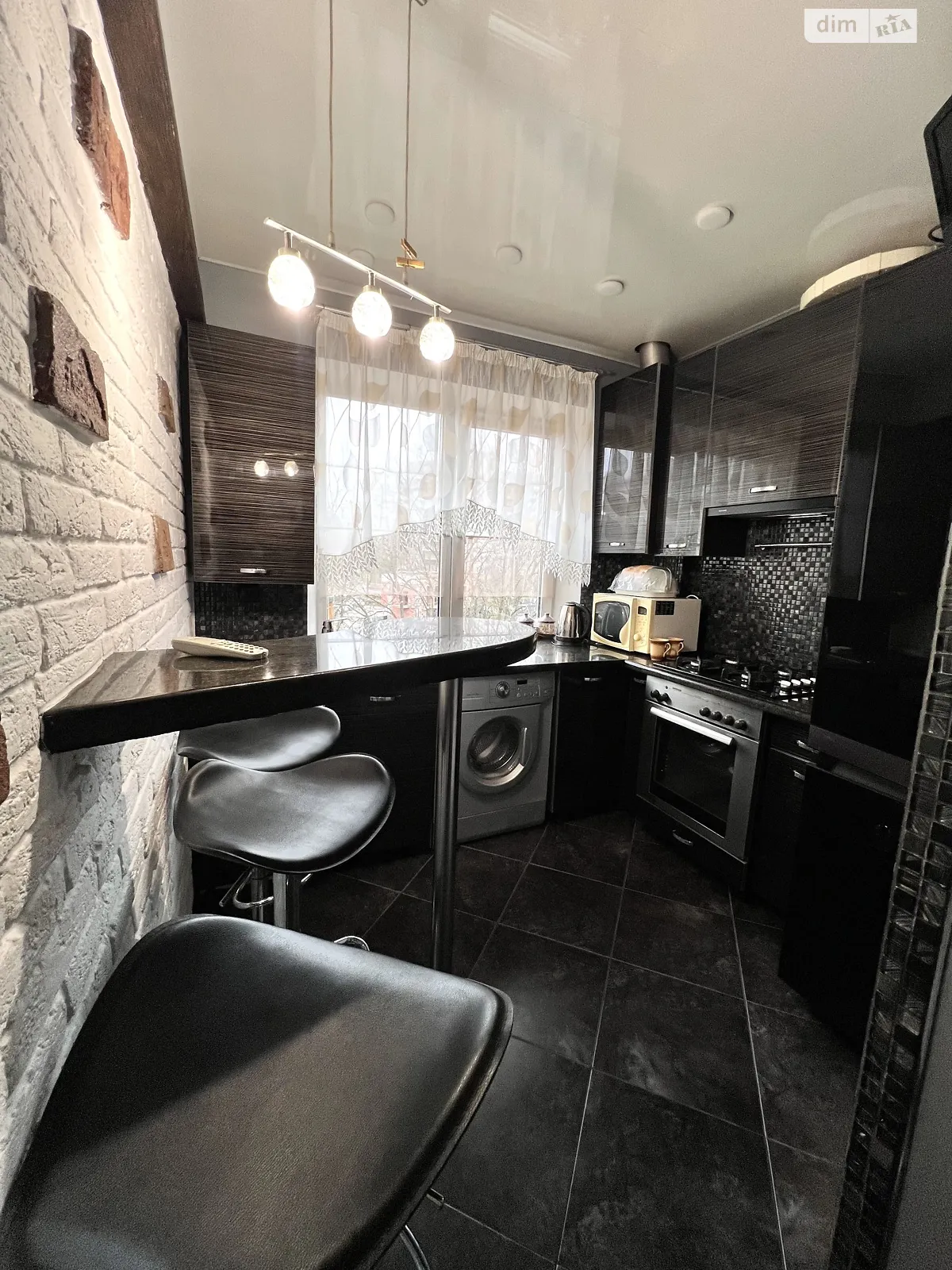 3-комнатная квартира 50 кв. м в Тернополе, ул. Мира, 1А - фото 1