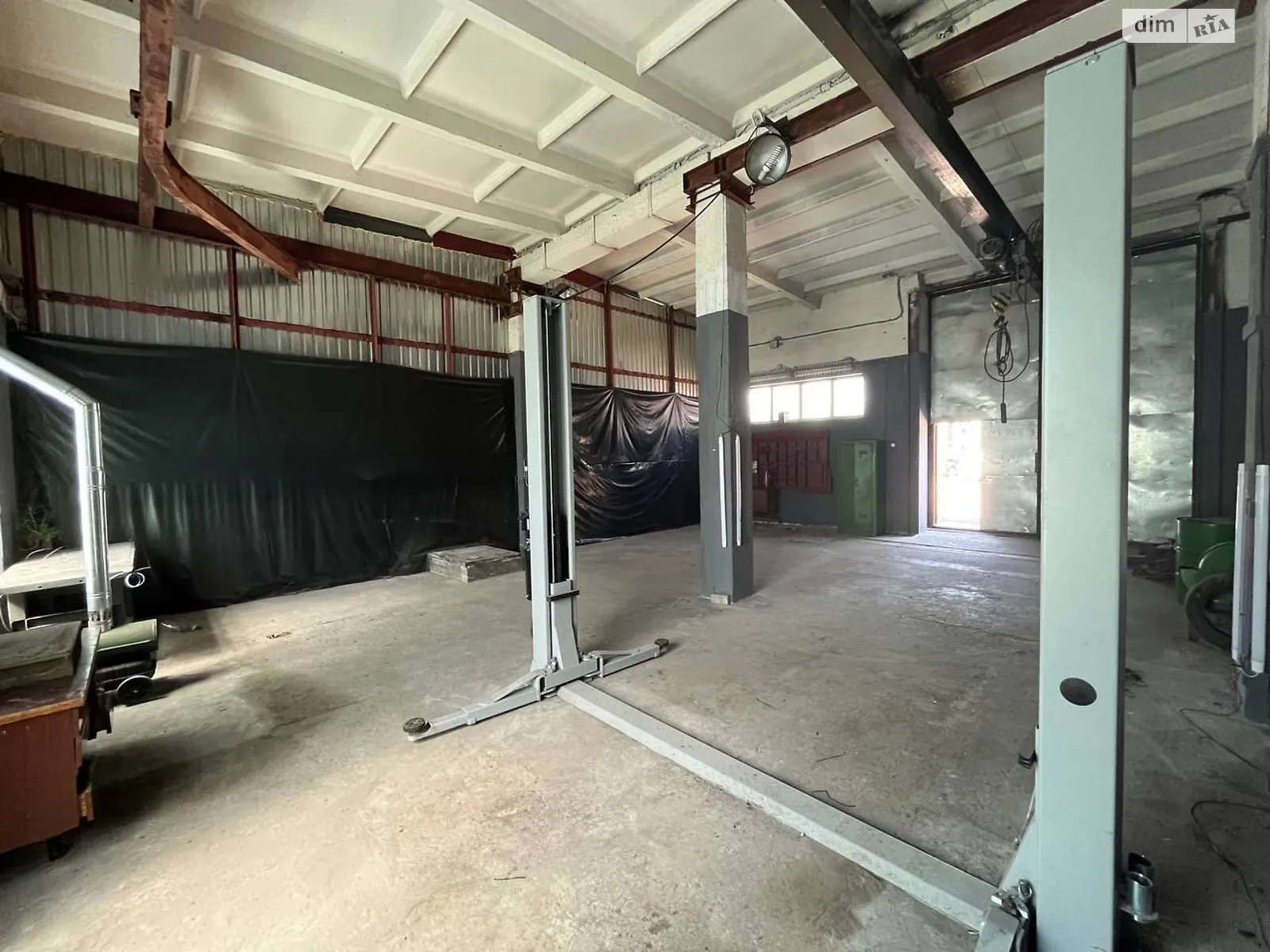 Сдается в аренду помещения свободного назначения 100 кв. м в 1-этажном здании, цена: 10000 $ - фото 1