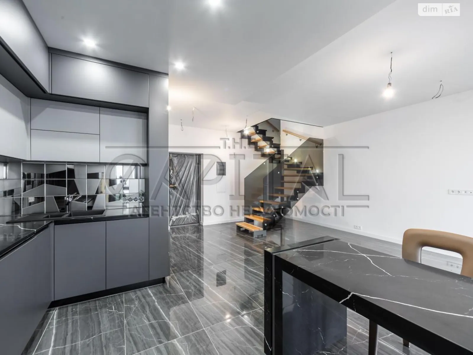 Сдается в аренду 3-комнатная квартира 89 кв. м в, цена: 1000 $ - фото 1