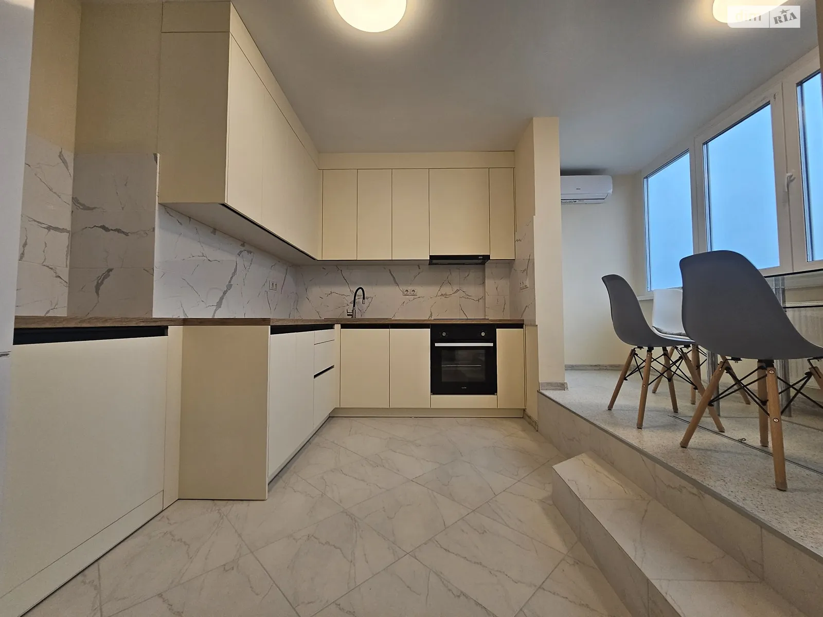 Сдается в аренду 1-комнатная квартира 43 кв. м в, цена: 400 $ - фото 1