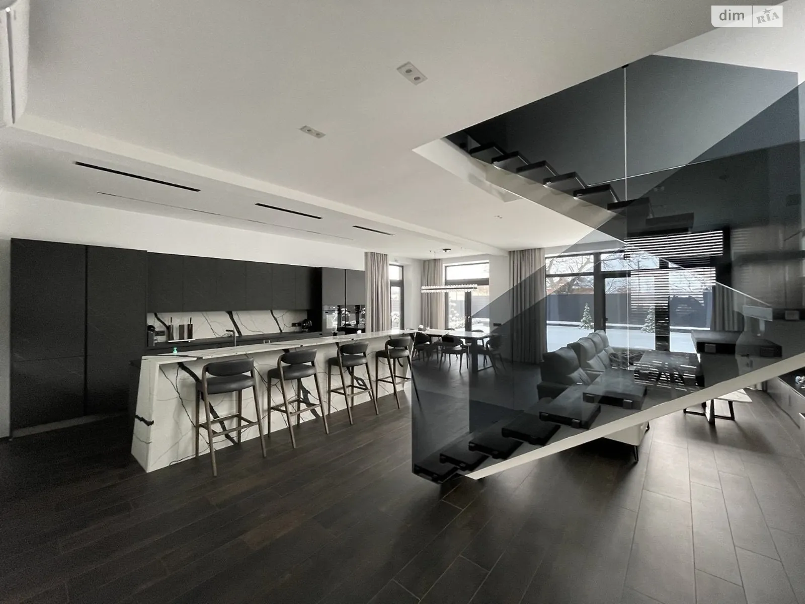 Сдается в аренду дом на 2 этажа 200 кв. м с террасой, цена: 2500 $ - фото 1