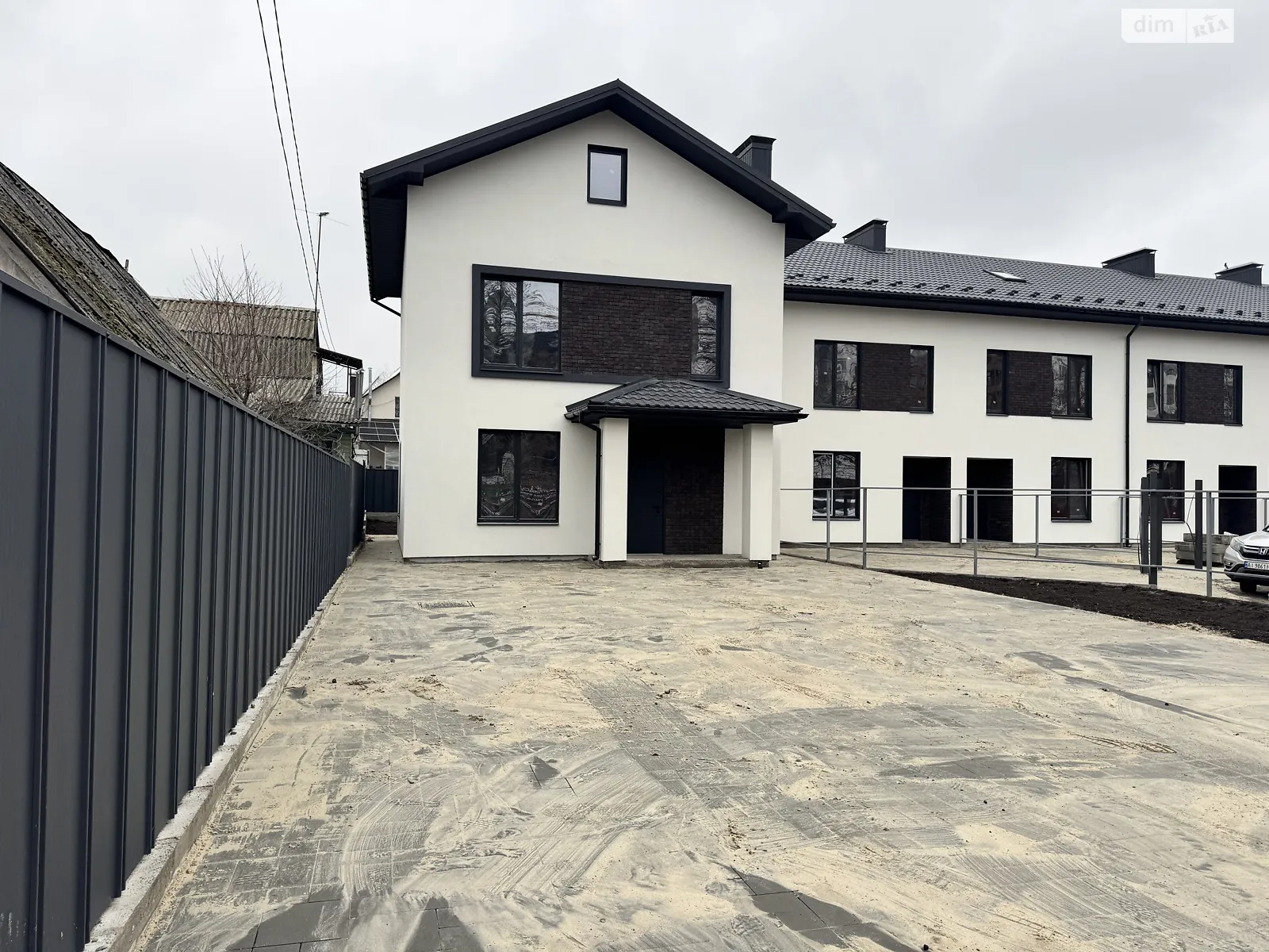 Продается дом на 3 этажа 145 кв. м с мебелью, цена: 135000 $ - фото 1