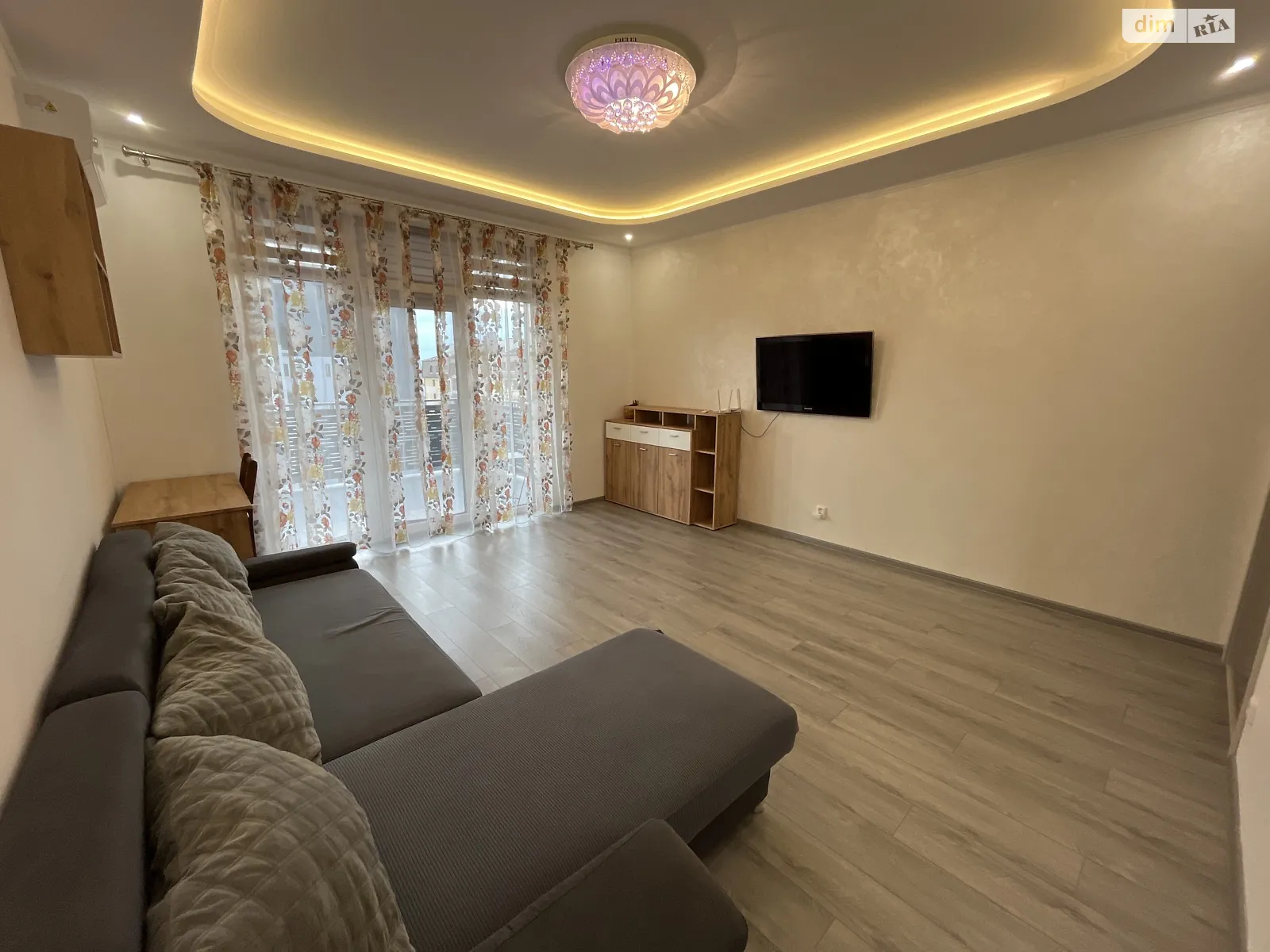 Сдается в аренду 3-комнатная квартира 103 кв. м в Ужгороде, ул. Собранецкая - фото 1