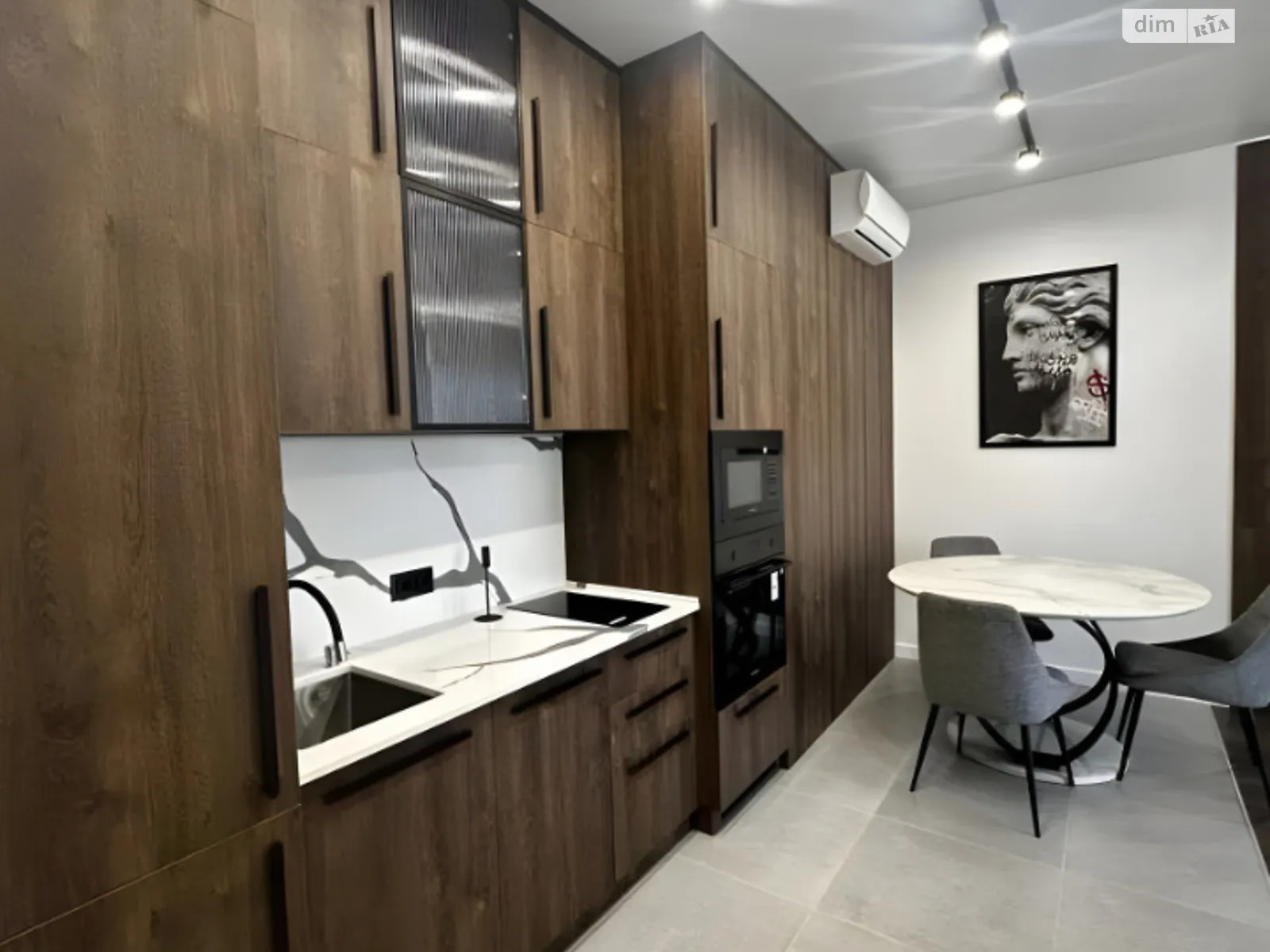 Продается 1-комнатная квартира 43 кв. м в Одессе, ул. Краснова, 3/60 - фото 1