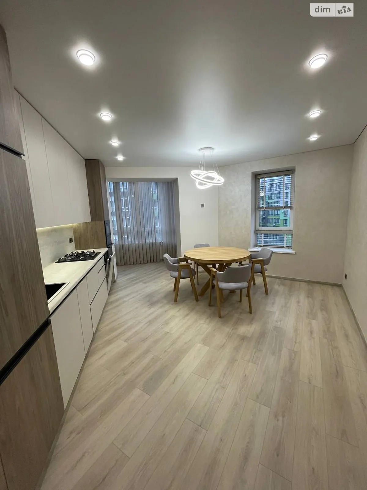 Продается 2-комнатная квартира 63.6 кв. м в Ивано-Франковске, ул. Приозерная, 38 - фото 1