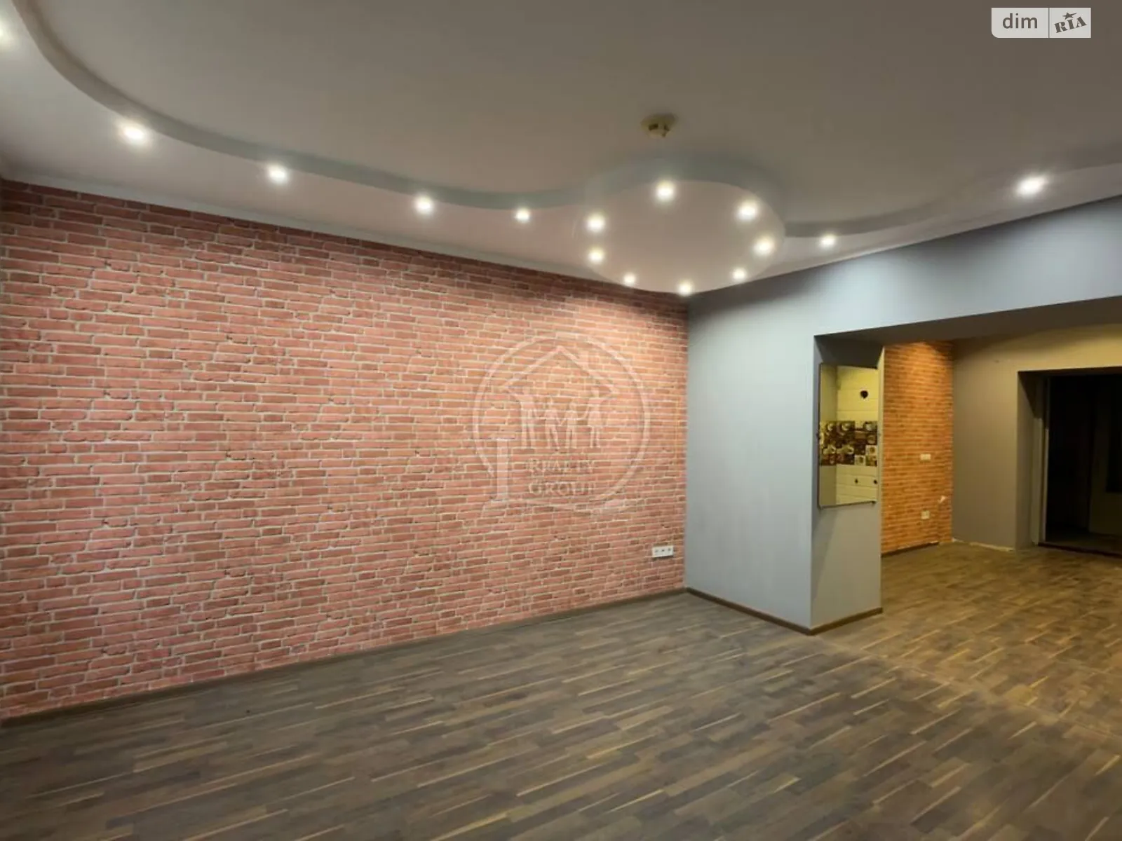 Сдается в аренду офис 43 кв. м в бизнес-центре, цена: 400 $ - фото 1