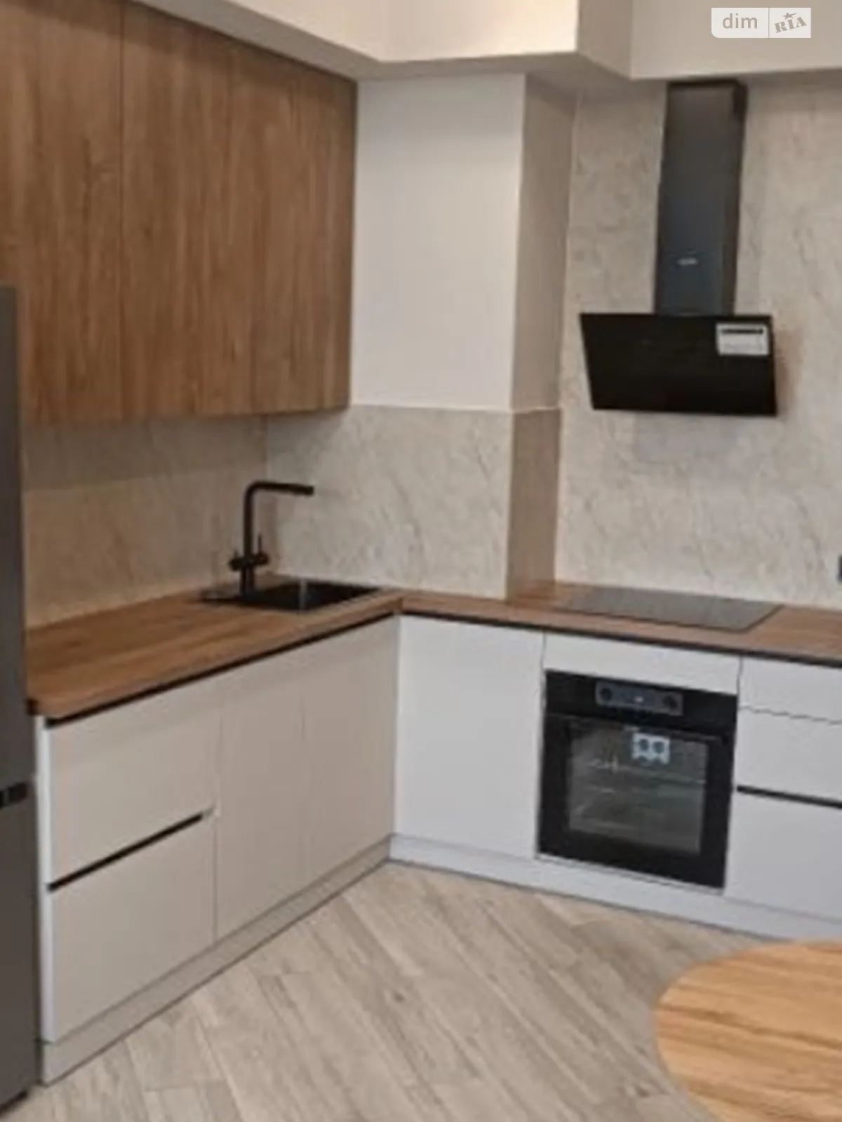 Продается 1-комнатная квартира 40 кв. м в Одессе, ул. Краснова, 3 - фото 1