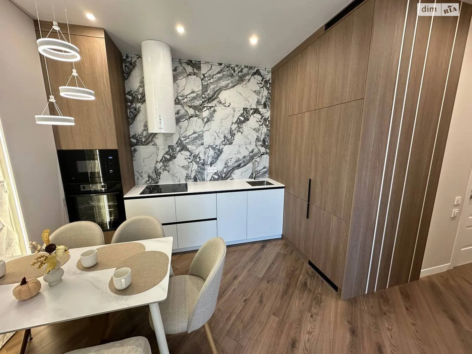 Продается 1-комнатная квартира 43 кв. м в Одессе, ул. Краснова, 3 - фото 1