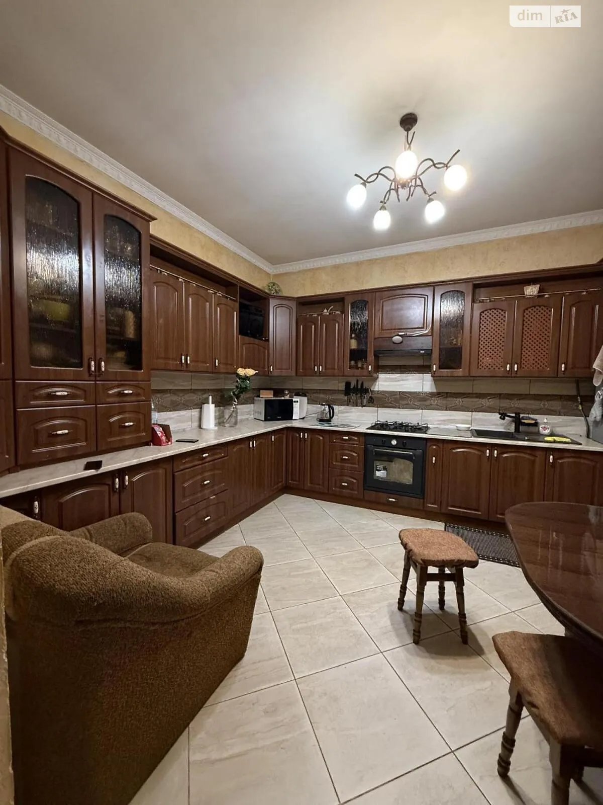 Здається в оренду одноповерховий будинок 90 кв. м з гаражем, цена: 650 $ - фото 1