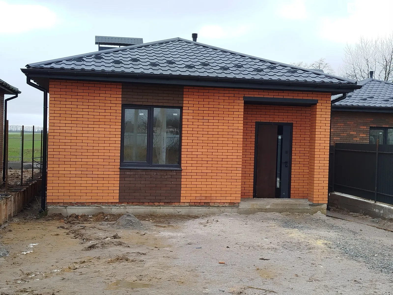 Продается одноэтажный дом 80 кв. м с гаражом, цена: 84000 $ - фото 1