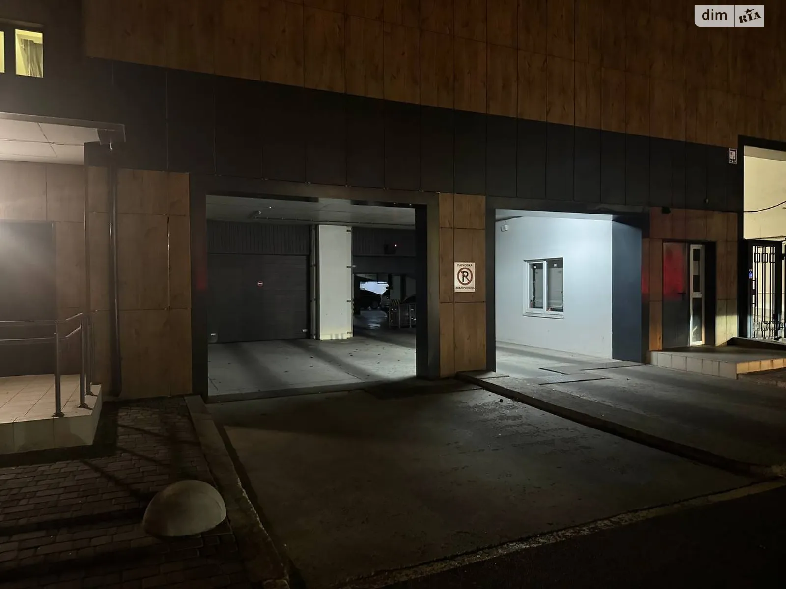 Продается подземный паркинг под легковое авто на 30 кв. м, цена: 16000 $ - фото 1