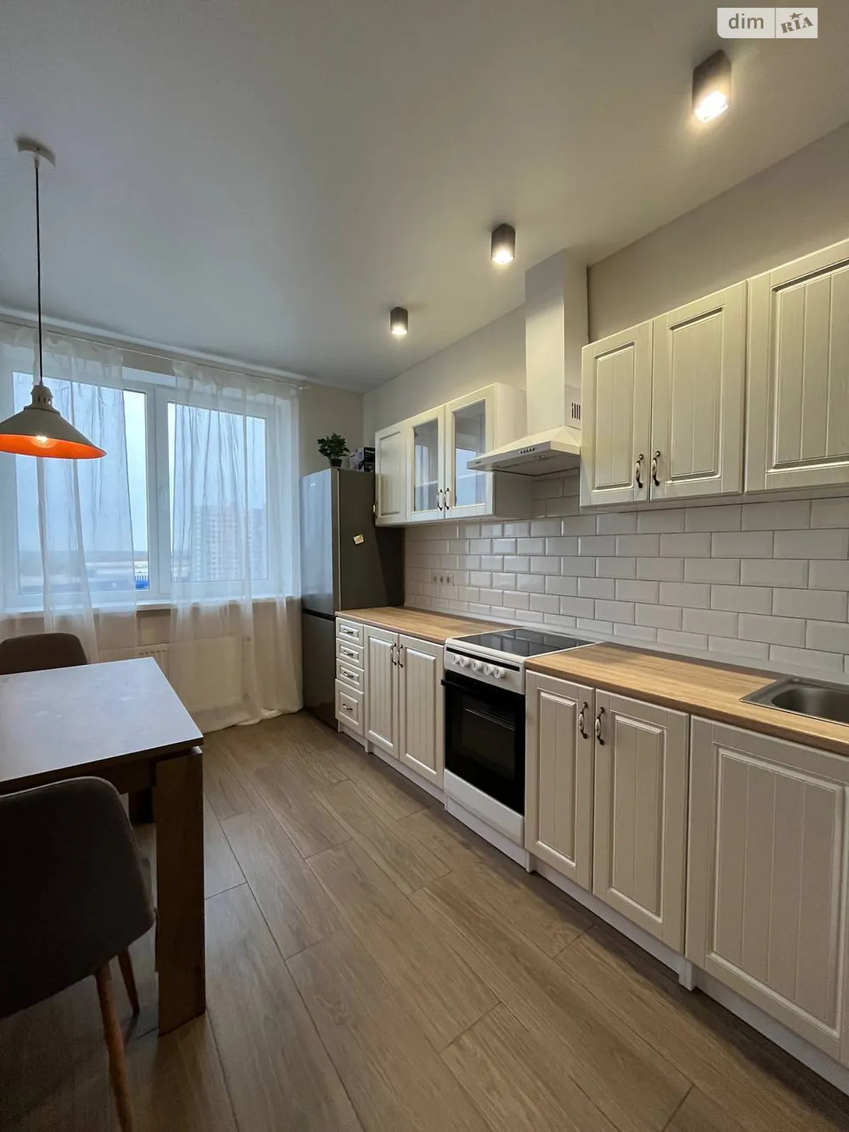 Сдается в аренду 1-комнатная квартира 42 кв. м в Одессе, ул. Жемчужная, 3 - фото 1