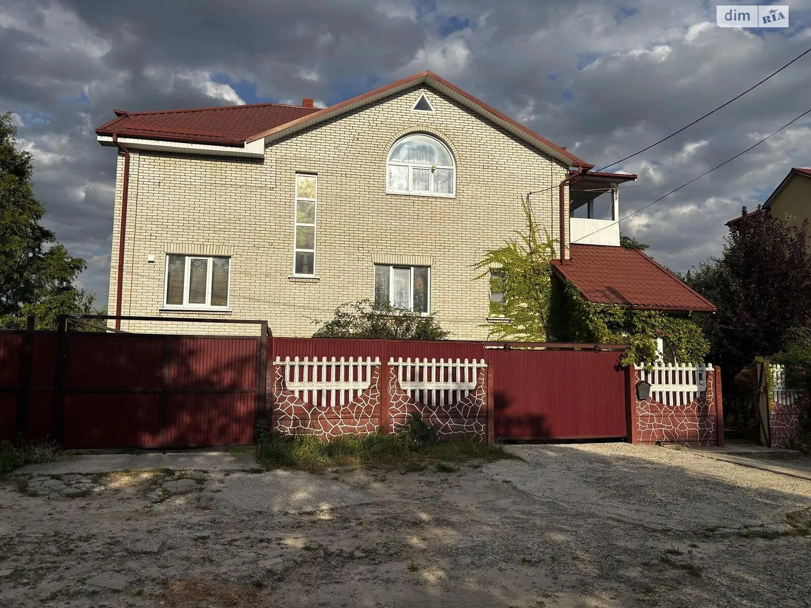 Продается дом на 3 этажа 388 кв. м с садом, цена: 186000 $ - фото 1