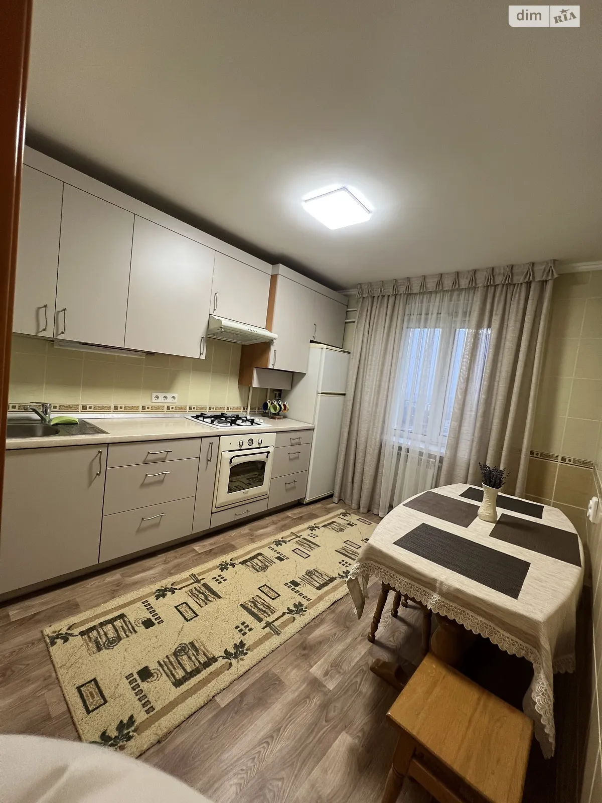 Продається 2-кімнатна квартира 54 кв. м у Рівному, вул. Гайдамацька - фото 1