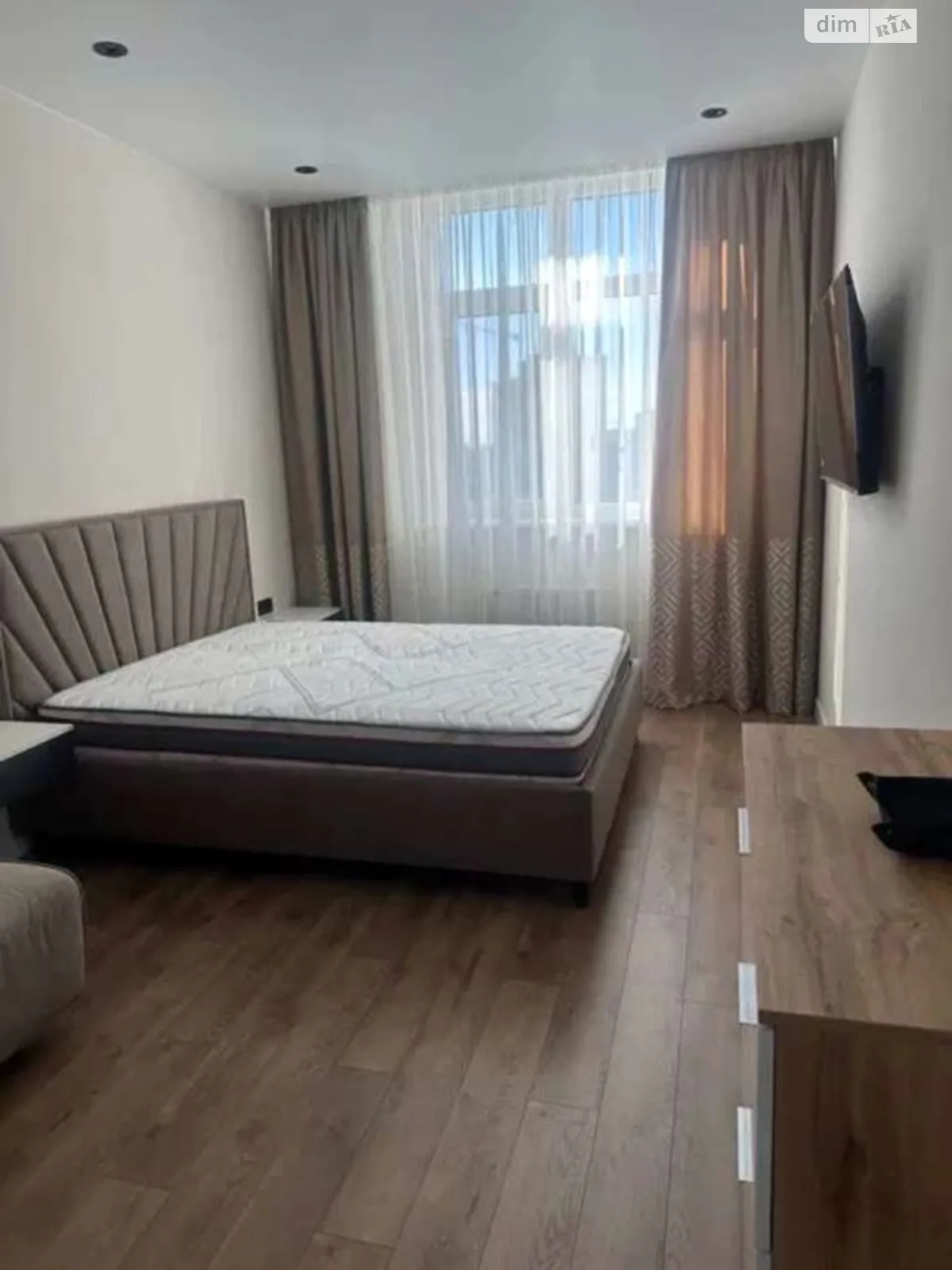 Сдается в аренду 1-комнатная квартира 41 кв. м в Одессе, ул. Краснова, 1Б - фото 1