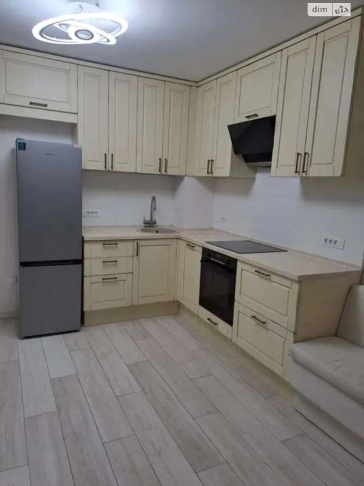 Сдается в аренду 3-комнатная квартира 86 кв. м в Одессе, ул. Жаботинского, 56А - фото 1