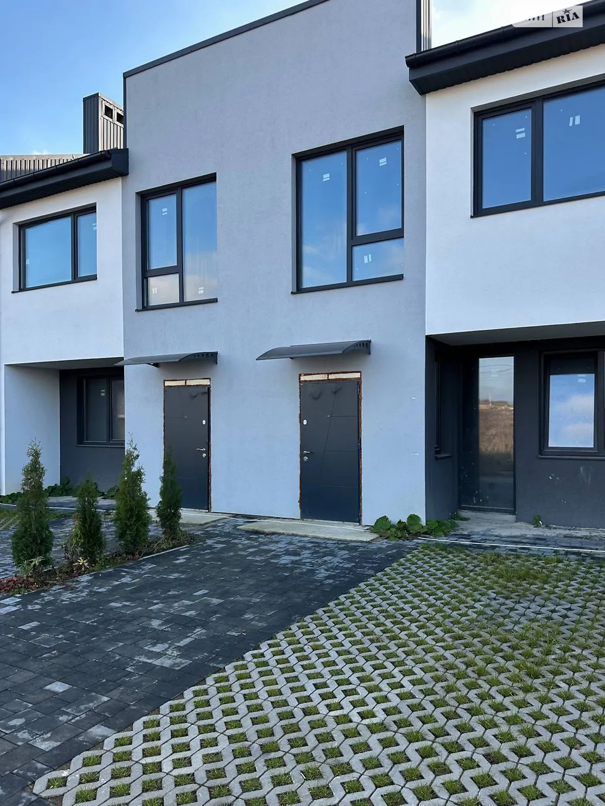 Продается 2-комнатная квартира 93.6 кв. м в Ровно, ул. Юрия Шахид-Горского - фото 1