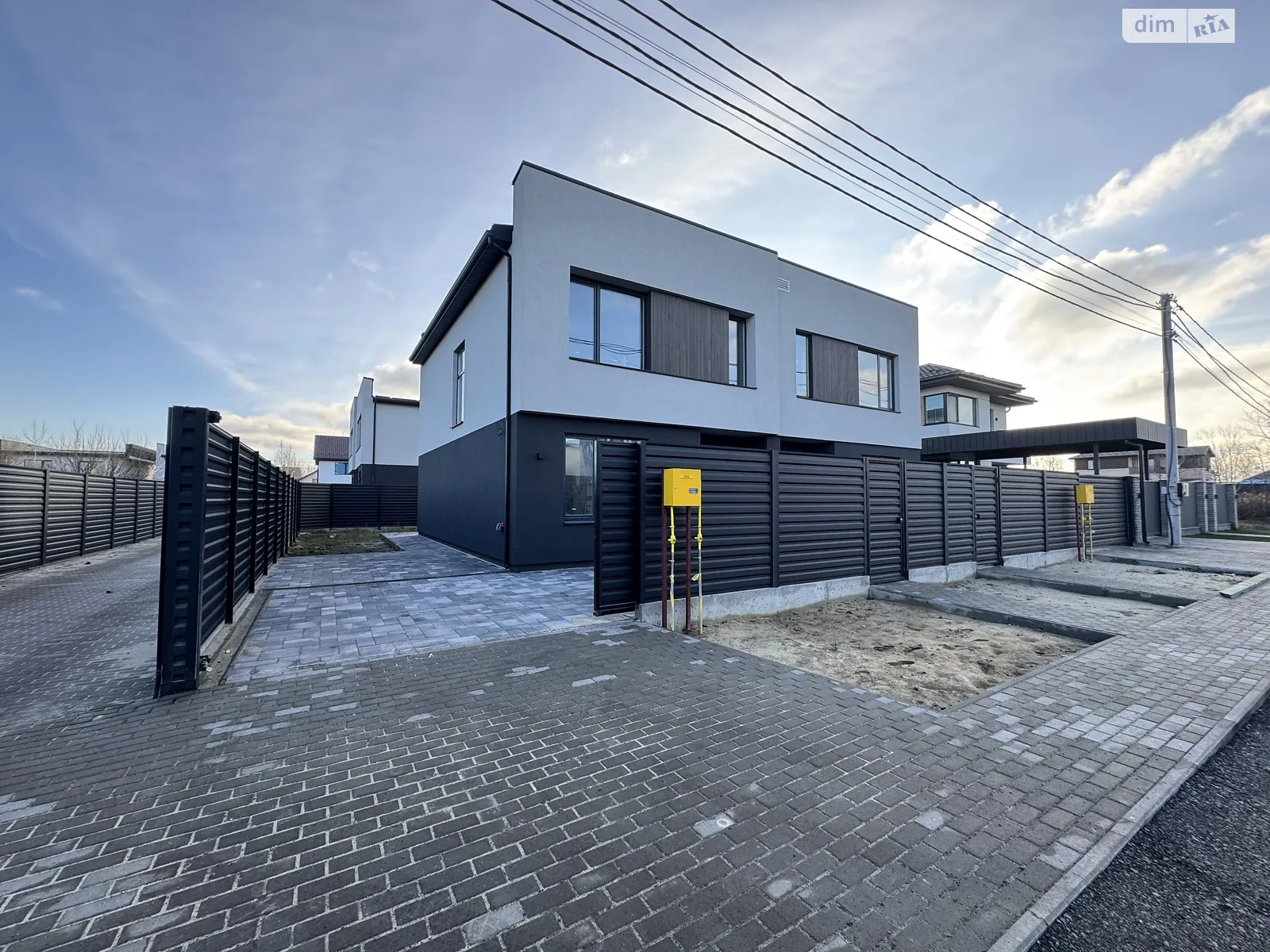 Продается дом на 2 этажа 115 кв. м с бассейном, цена: 180000 $ - фото 1