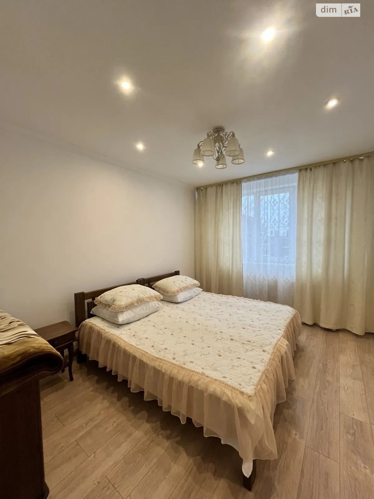 Сдается в аренду 2-комнатная квартира 66.3 кв. м в Львове, пл. Князя Святослава, 5 - фото 1