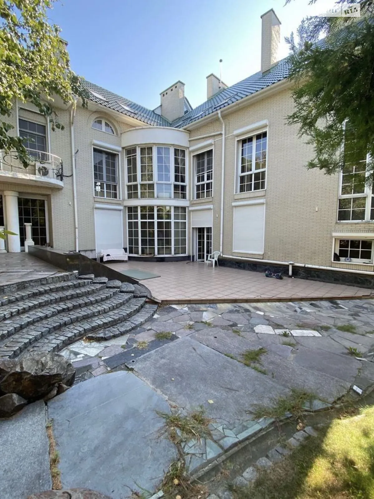 Сдается в аренду дом на 3 этажа 1800 кв. м с беседкой, цена: 6000 $ - фото 1