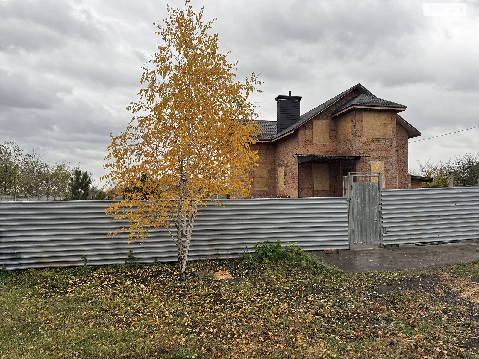 Продается дом на 3 этажа 270 кв. м с садом, цена: 70000 $ - фото 1