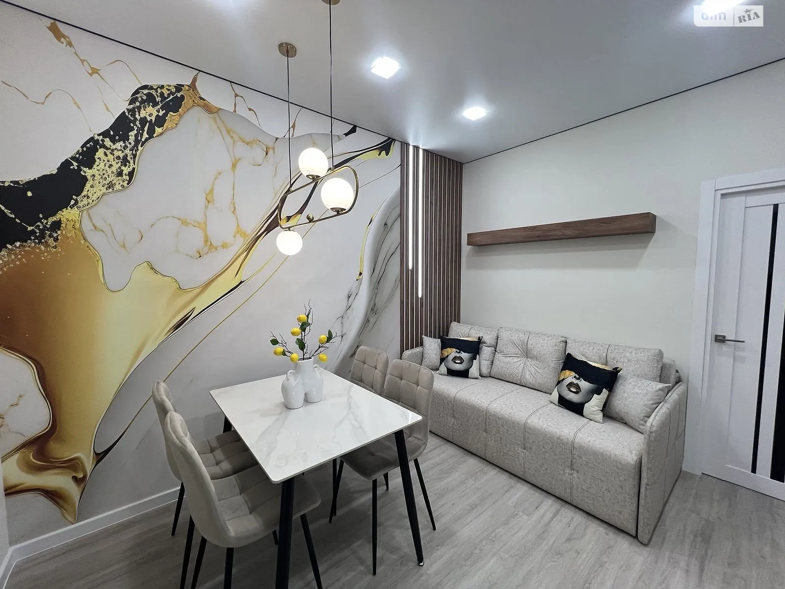 Продается 1-комнатная квартира 43 кв. м в Одессе, ул. Краснова - фото 1