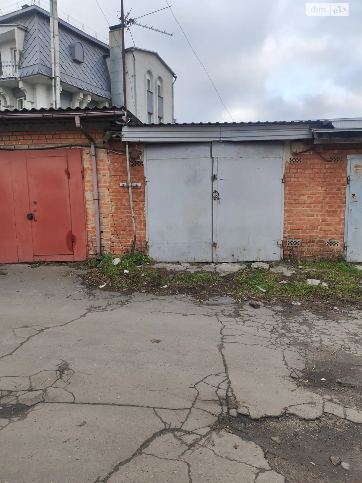 Продается место в гаражном кооперативе под легковое авто на 21.75 кв. м, цена: 5000 $ - фото 1