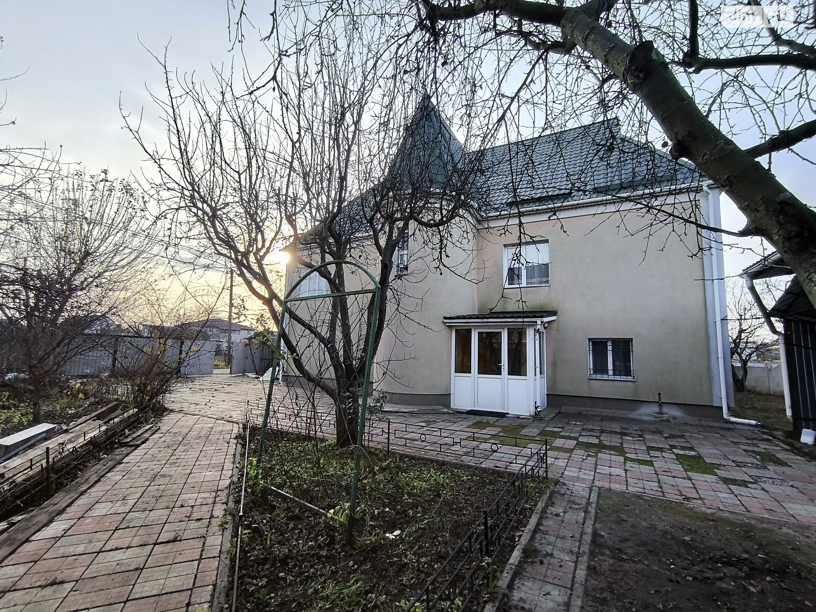 Продается дом на 3 этажа 287 кв. м с подвалом, цена: 168000 $ - фото 1