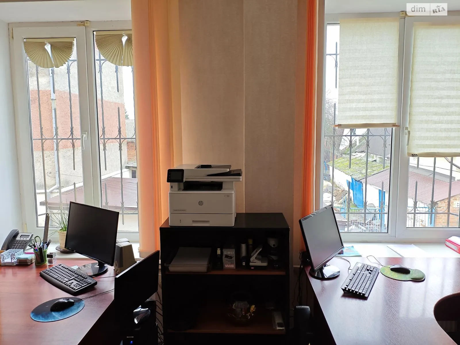 Сдается в аренду офис 83.3 кв. м в бизнес-центре, цена: 29900 грн - фото 1