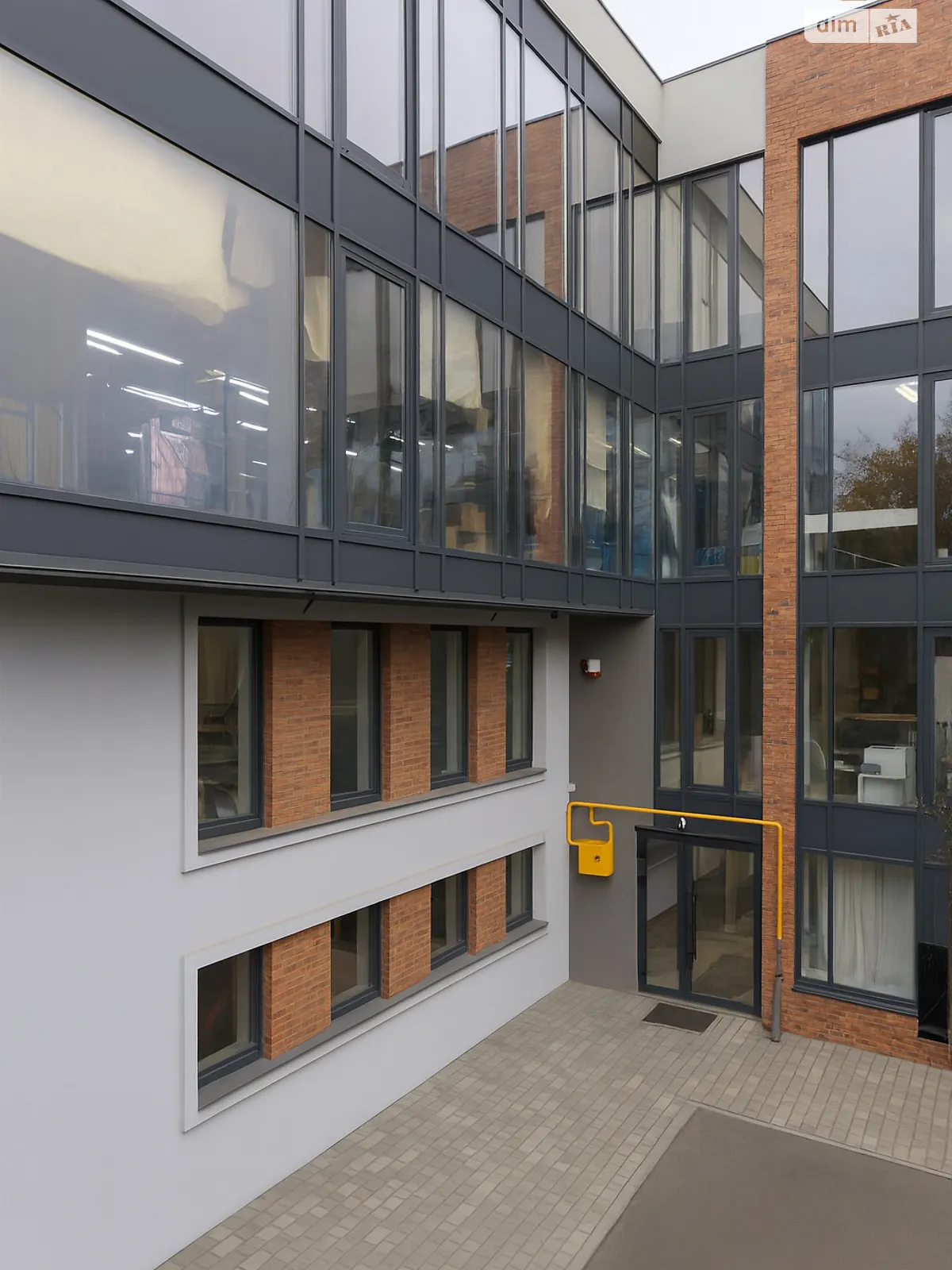 Сдается в аренду офис 600 кв. м в бизнес-центре, цена: 7200 $ - фото 1