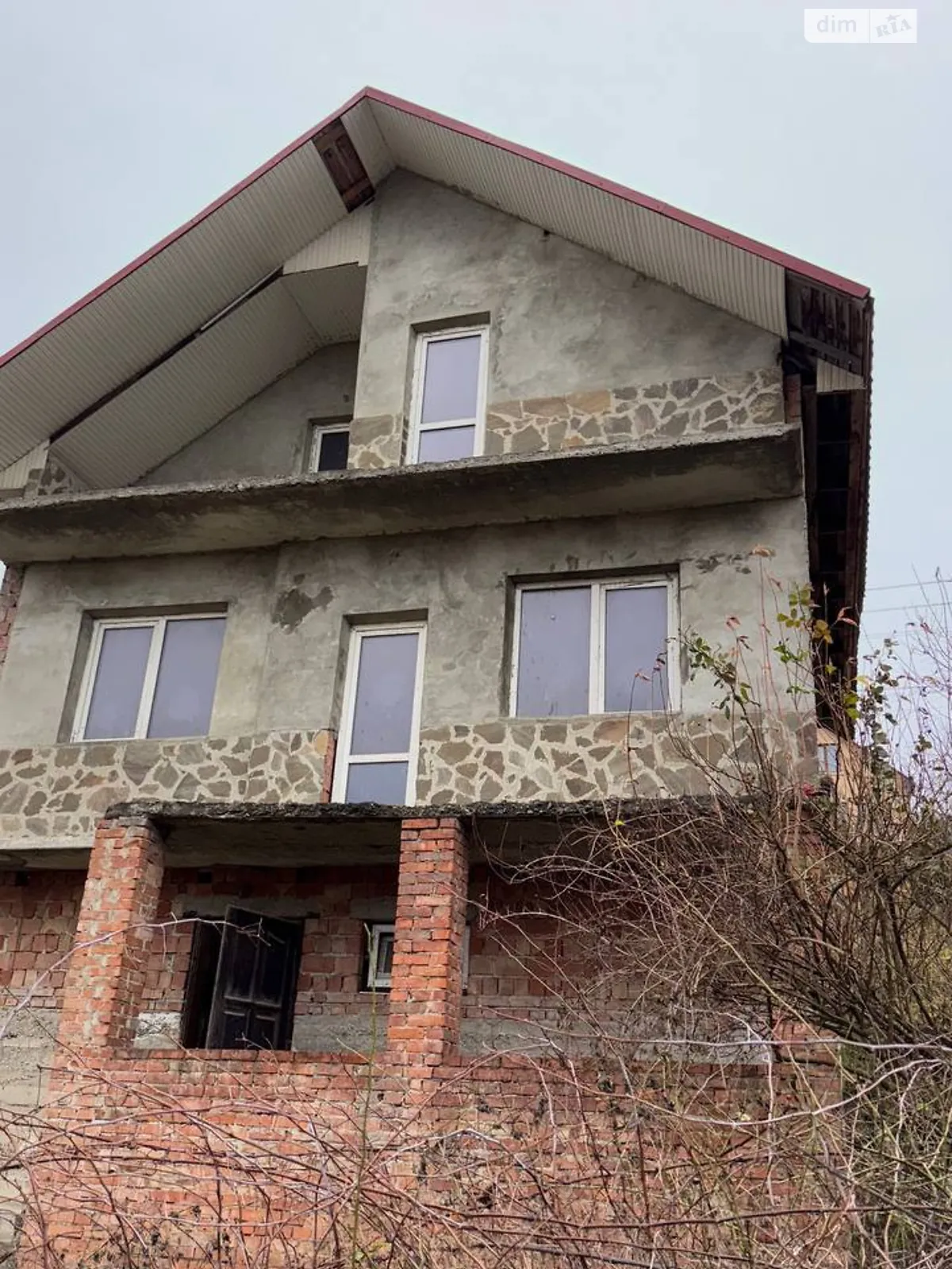 Продается дом на 3 этажа 165 кв. м с садом, цена: 52000 $ - фото 1