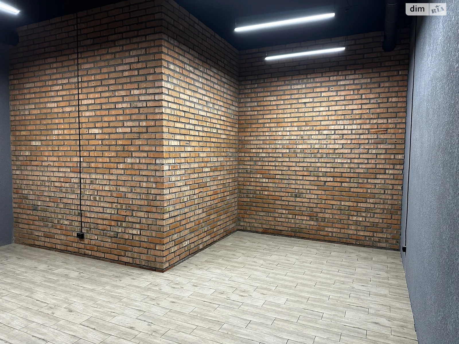 Сдается в аренду офис 149.1 кв. м в бизнес-центре, цена: 1800 $ - фото 1